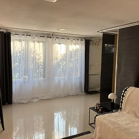 Апартаменты Maisonnette Sur Orge Эпине-сюр-Орж